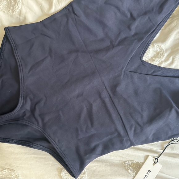 Babaton Contour V Neck Bodysuit - Picture 2 of 2